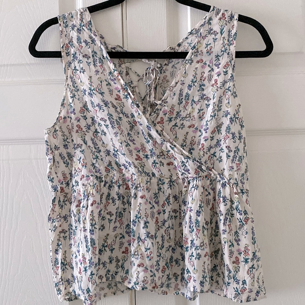 Sadie Robertson floral summer sleeveless shirt w criss cross tie back